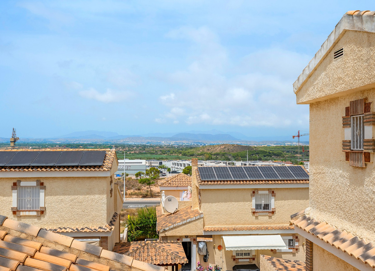 For sale - 3 Bedroom 3 Bathroom House - Detached Villa in Santa Pola - Gran Alacant  - Alicante