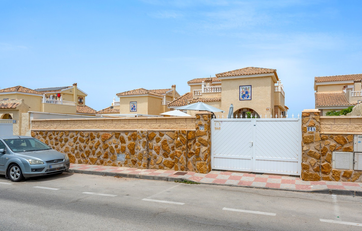For sale - 3 Bedroom 3 Bathroom House - Detached Villa in Santa Pola - Gran Alacant  - Alicante