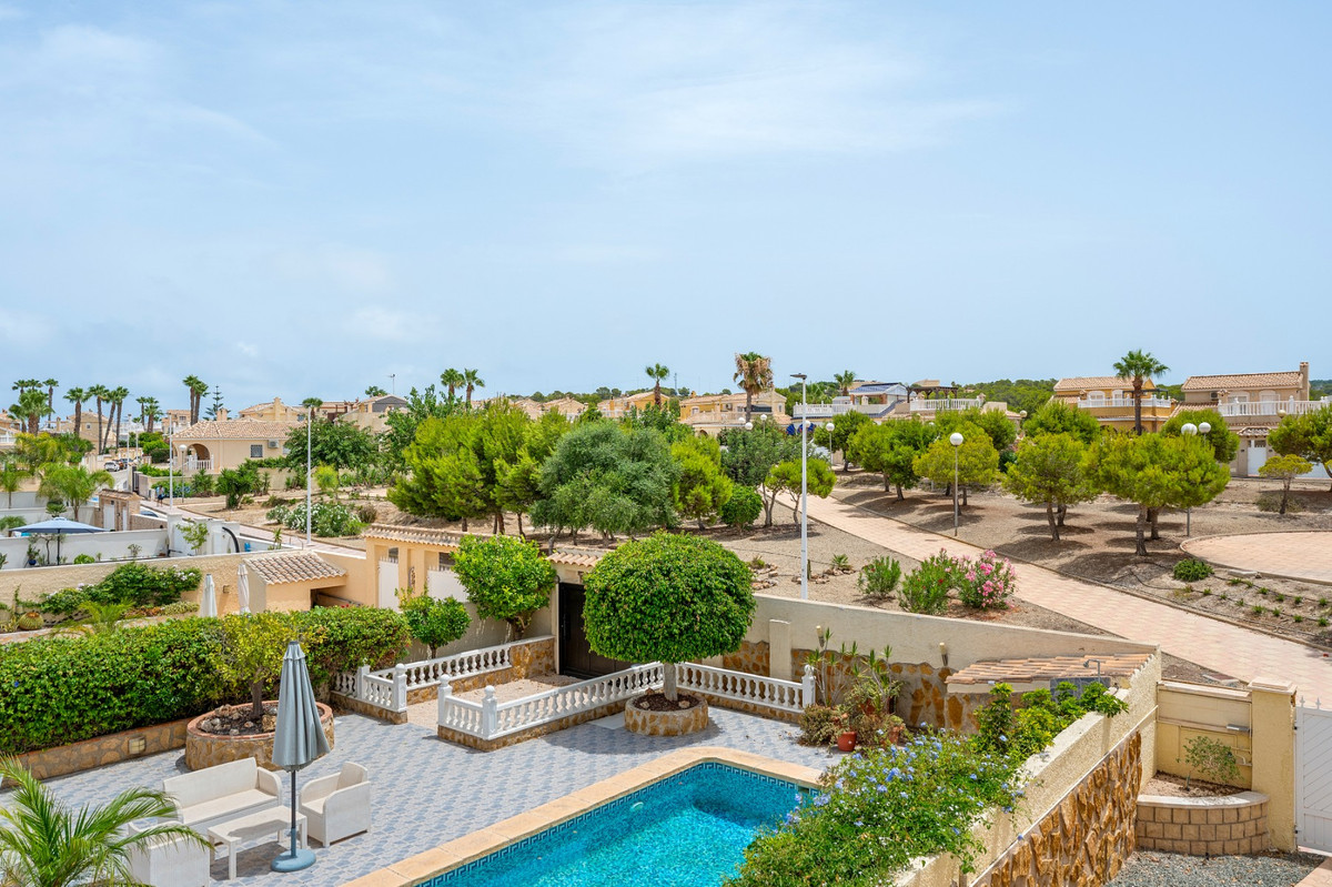 For sale - 3 Bedroom 3 Bathroom House - Detached Villa in Santa Pola - Gran Alacant  - Alicante