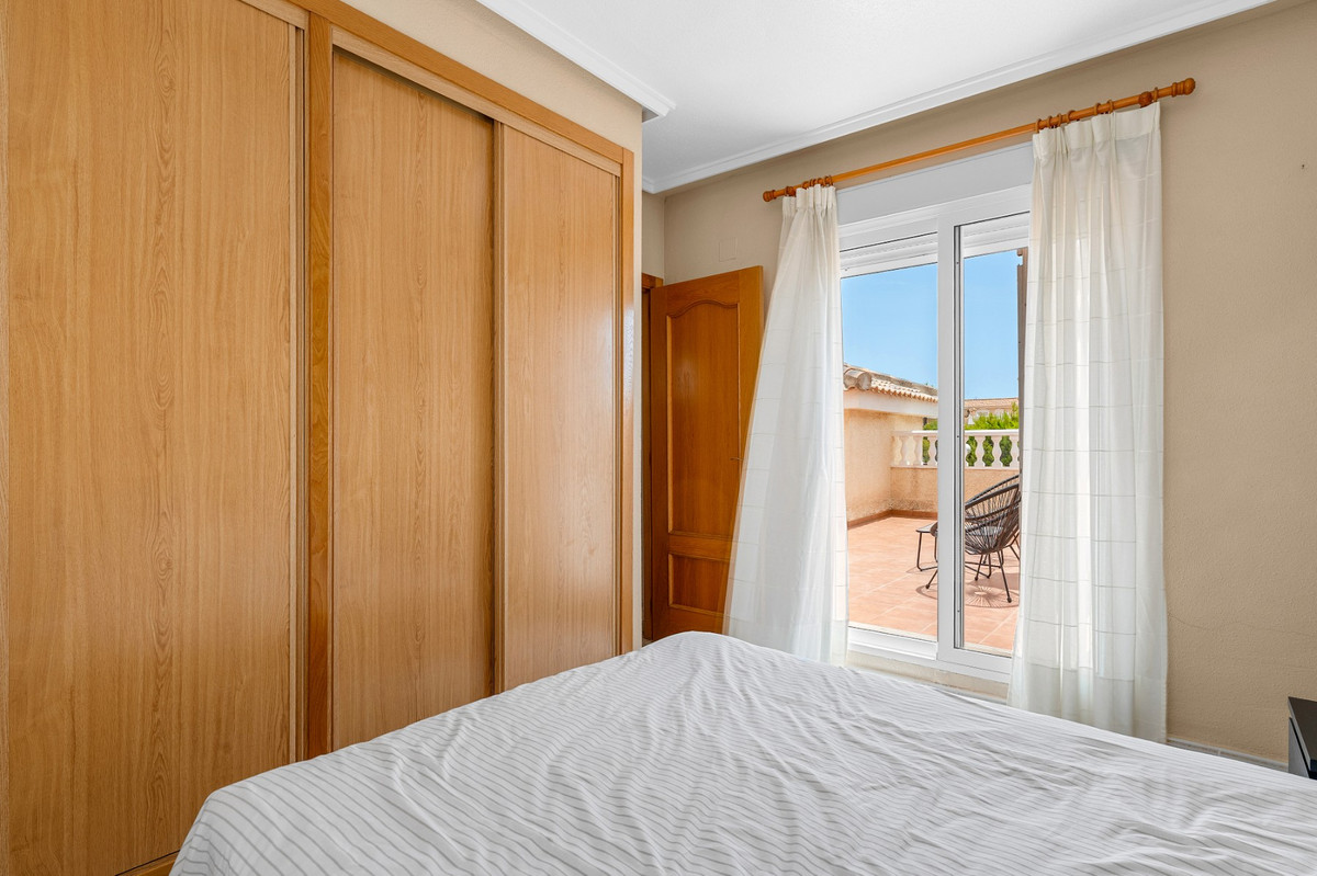 For sale - 3 Bedroom 3 Bathroom House - Detached Villa in Santa Pola - Gran Alacant  - Alicante