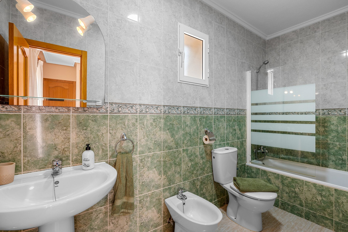 For sale - 3 Bedroom 3 Bathroom House - Detached Villa in Santa Pola - Gran Alacant  - Alicante