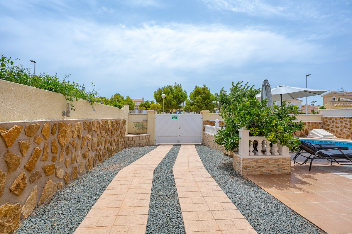 For sale - 3 Bedroom 3 Bathroom House - Detached Villa in Santa Pola - Gran Alacant  - Alicante