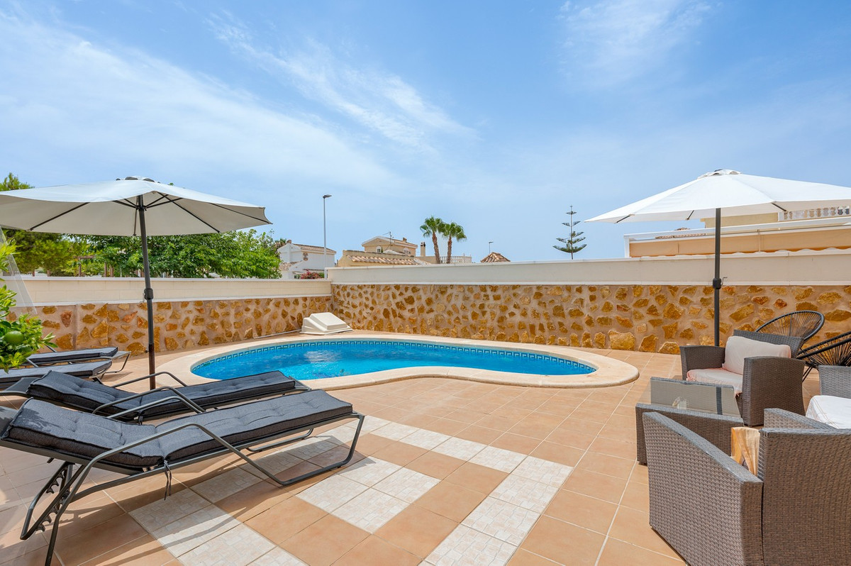 For sale - 3 Bedroom 3 Bathroom House - Detached Villa in Santa Pola - Gran Alacant  - Alicante