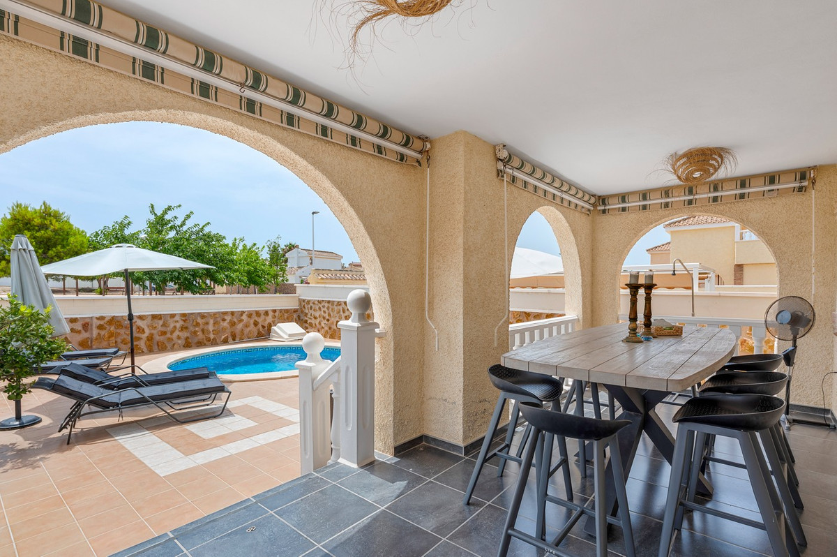 For sale - 3 Bedroom 3 Bathroom House - Detached Villa in Santa Pola - Gran Alacant  - Alicante