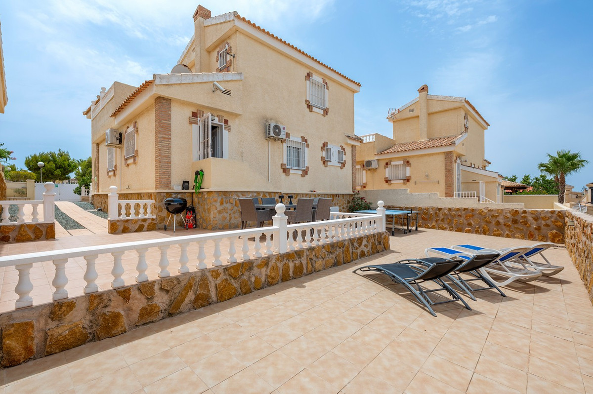 For sale - 3 Bedroom 3 Bathroom House - Detached Villa in Santa Pola - Gran Alacant  - Alicante