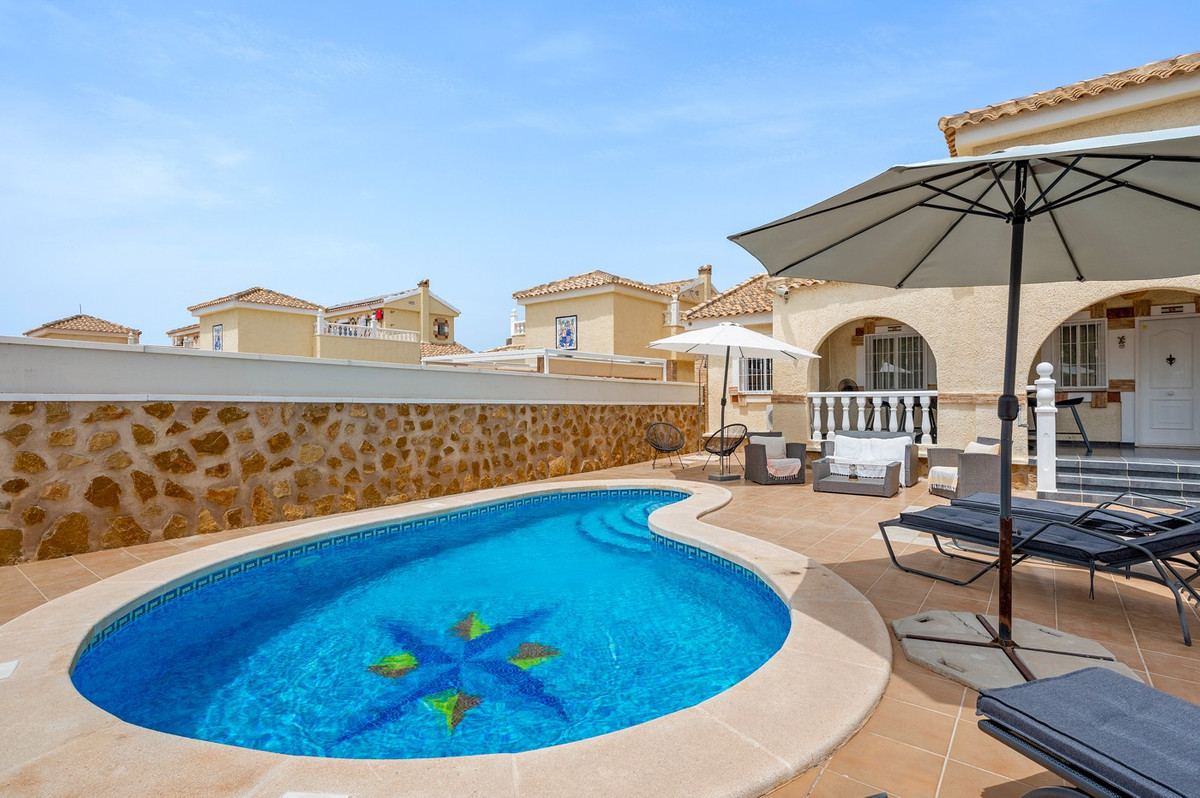 For sale - 3 Bedroom 3 Bathroom House - Detached Villa in Santa Pola - Gran Alacant  - Alicante