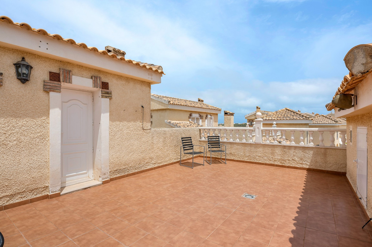 For sale - 3 Bedroom 3 Bathroom House - Detached Villa in Santa Pola - Gran Alacant  - Alicante