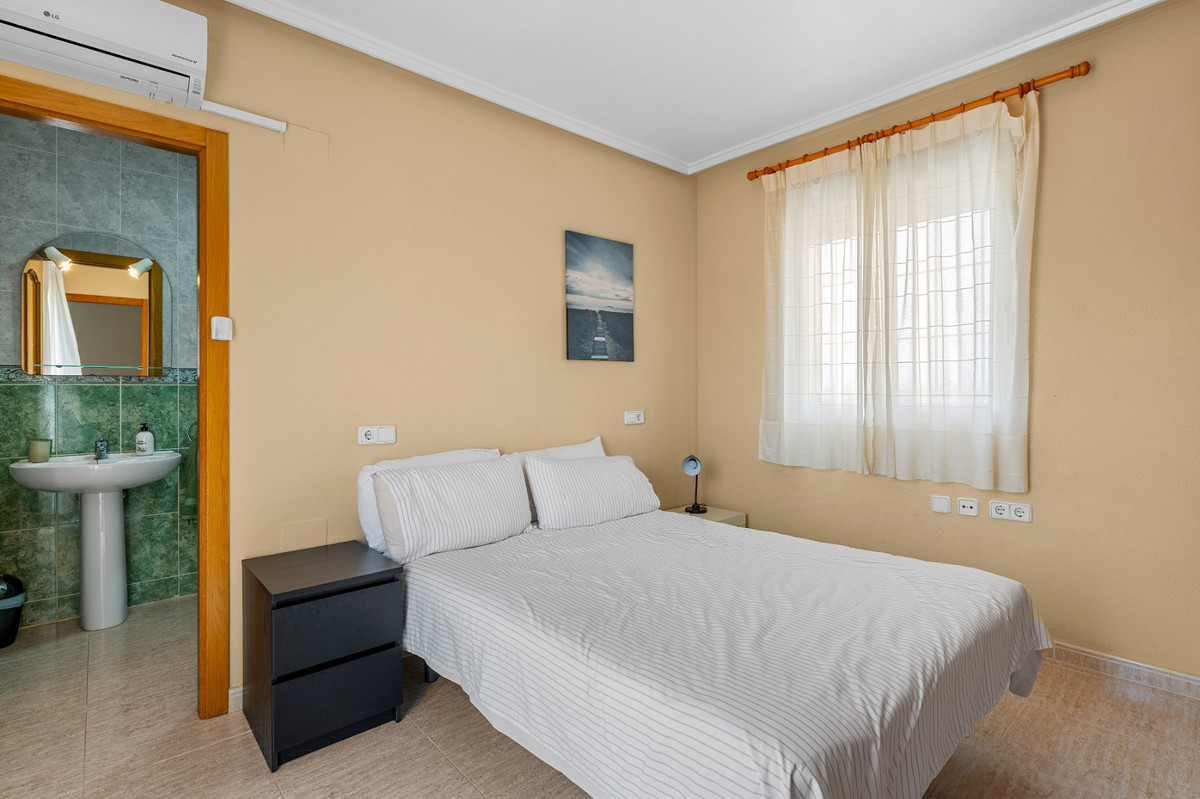 For sale - 3 Bedroom 3 Bathroom House - Detached Villa in Santa Pola - Gran Alacant  - Alicante