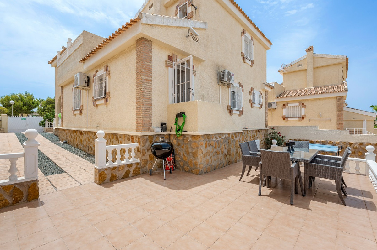 For sale - 3 Bedroom 3 Bathroom House - Detached Villa in Santa Pola - Gran Alacant  - Alicante
