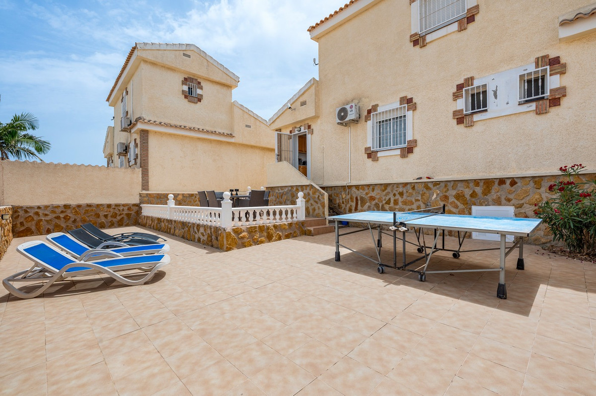 For sale - 3 Bedroom 3 Bathroom House - Detached Villa in Santa Pola - Gran Alacant  - Alicante