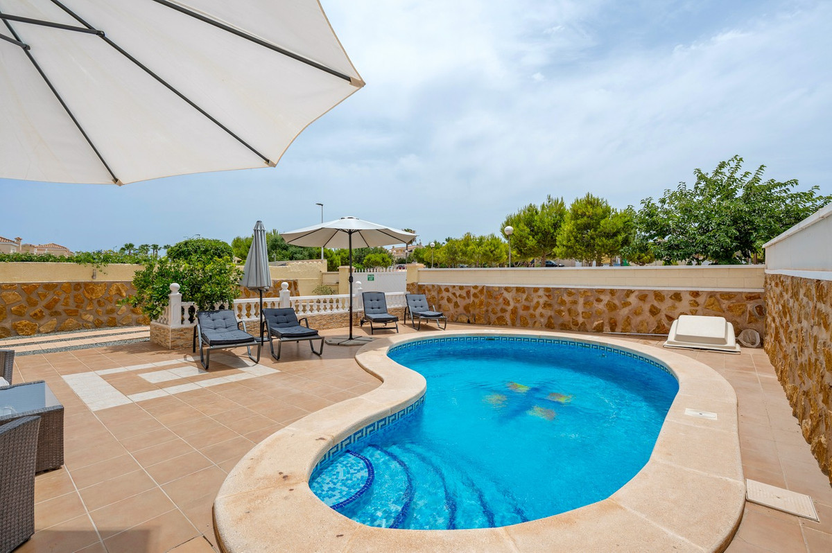 For sale - 3 Bedroom 3 Bathroom House - Detached Villa in Santa Pola - Gran Alacant  - Alicante