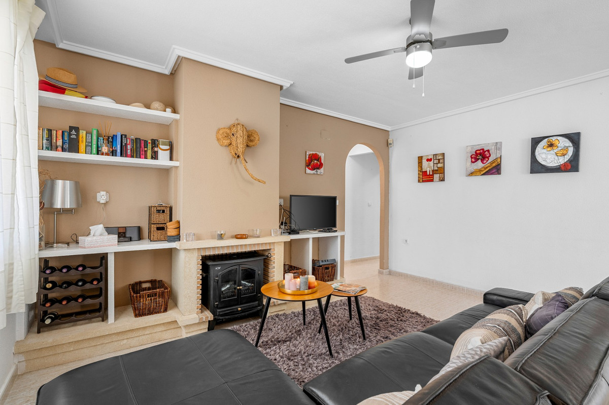 For sale - 3 Bedroom 3 Bathroom House - Detached Villa in Santa Pola - Gran Alacant  - Alicante