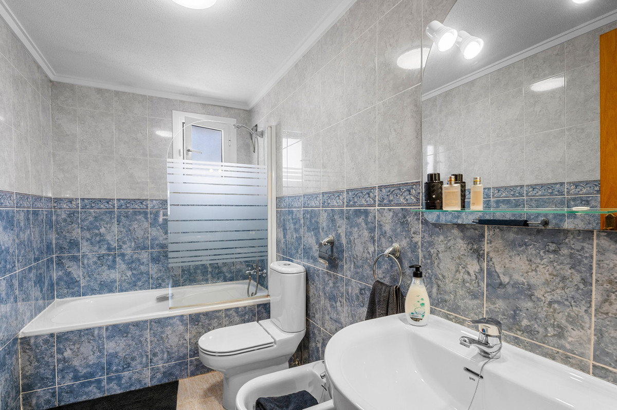 For sale - 3 Bedroom 3 Bathroom House - Detached Villa in Santa Pola - Gran Alacant  - Alicante