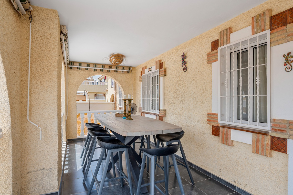 For sale - 3 Bedroom 3 Bathroom House - Detached Villa in Santa Pola - Gran Alacant  - Alicante