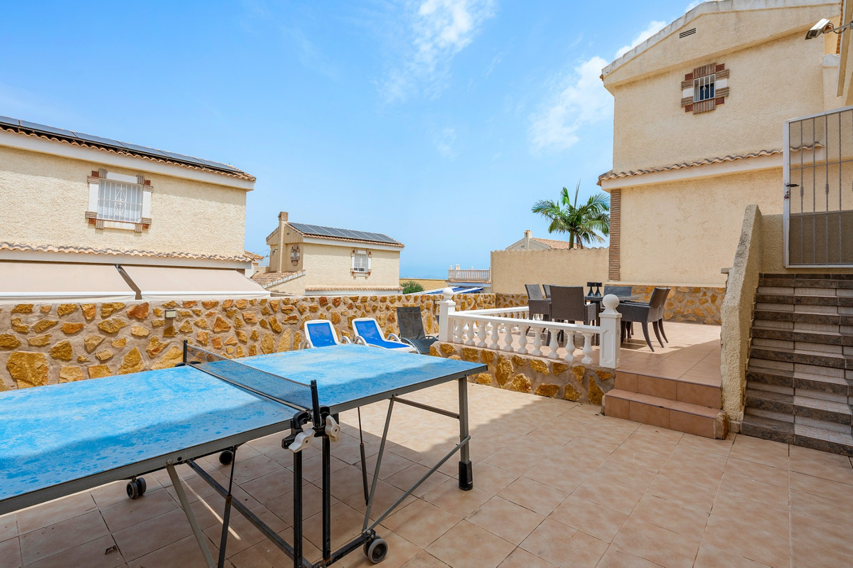 For sale - 3 Bedroom 3 Bathroom House - Detached Villa in Santa Pola - Gran Alacant  - Alicante