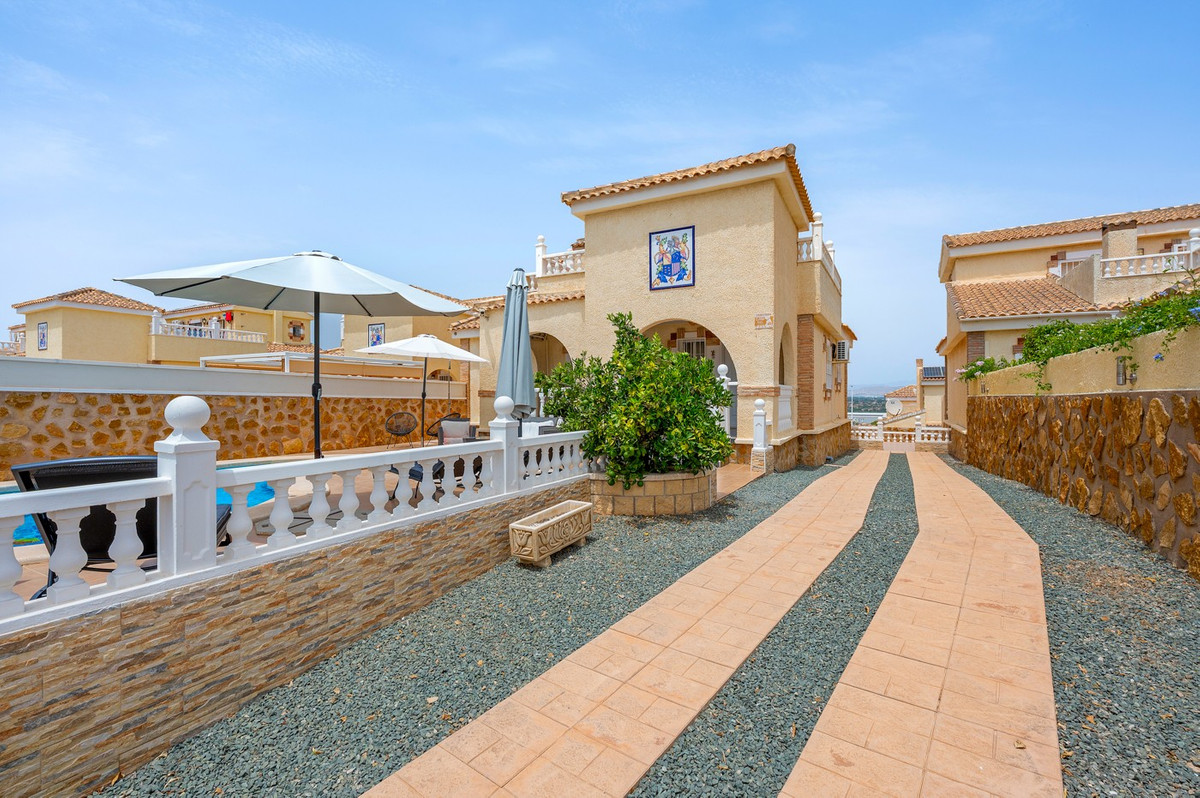 For sale - 3 Bedroom 3 Bathroom House - Detached Villa in Santa Pola - Gran Alacant  - Alicante