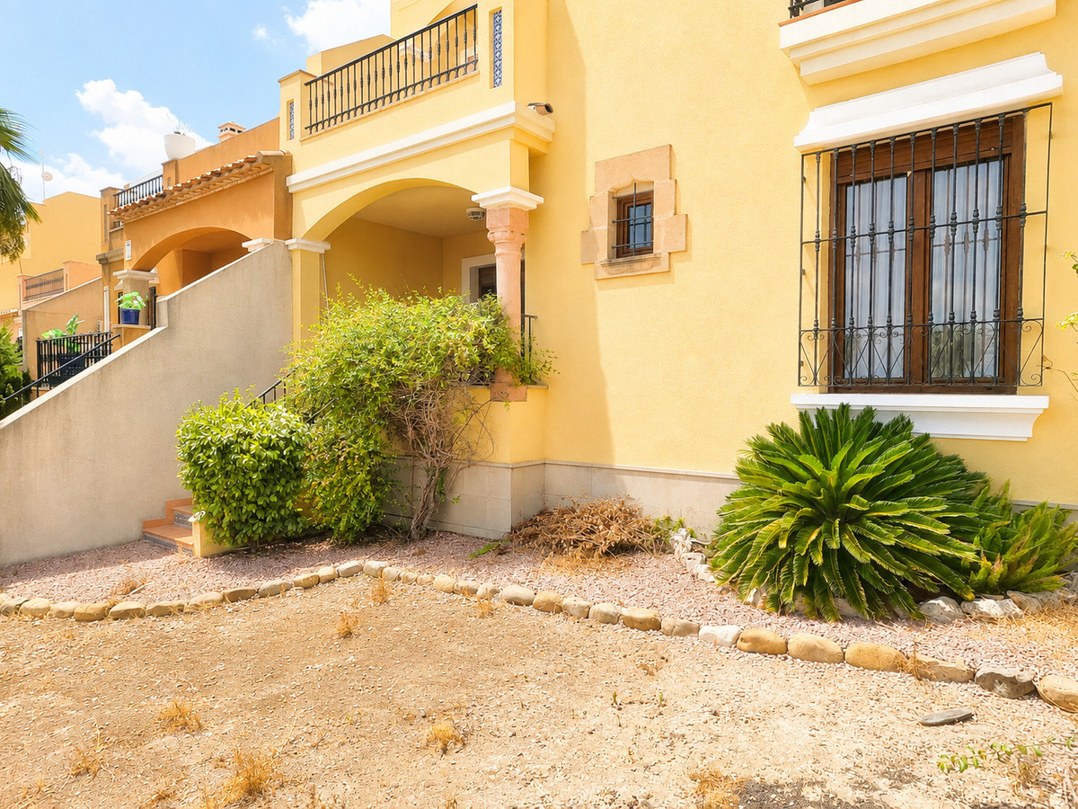 For sale - 2 Bedroom 2 Bathroom Apartment - Ground Floor Apartment in Algorfa - La Finca Golf  - Alicante