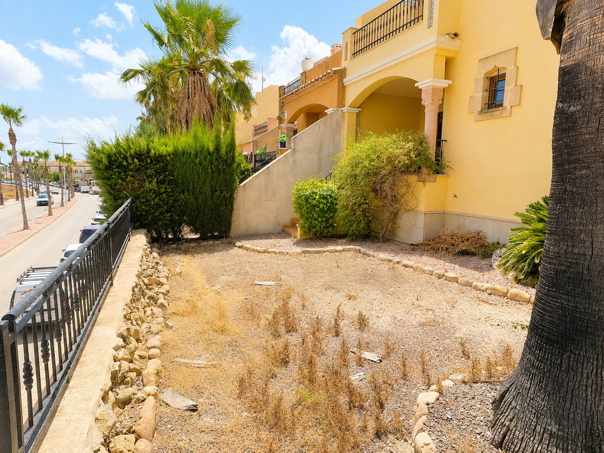 For sale - 2 Bedroom 2 Bathroom Apartment - Ground Floor Apartment in Algorfa - La Finca Golf  - Alicante