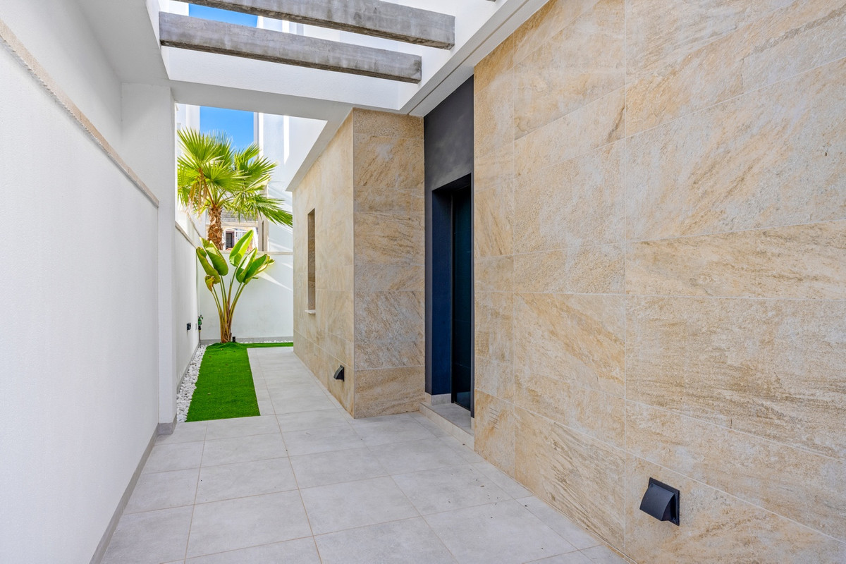 For sale - 3 Bedroom 3 Bathroom House - Detached Villa in Orihuela - Blue Lagoon  - Alicante