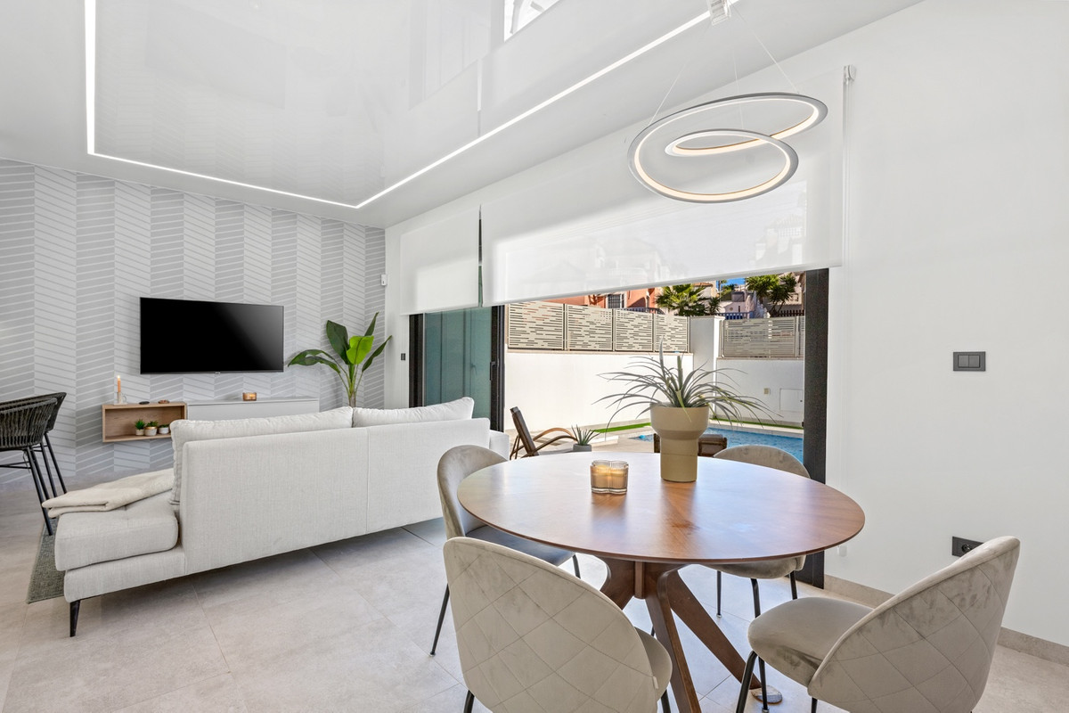 For sale - 3 Bedroom 3 Bathroom House - Detached Villa in Orihuela - Blue Lagoon  - Alicante