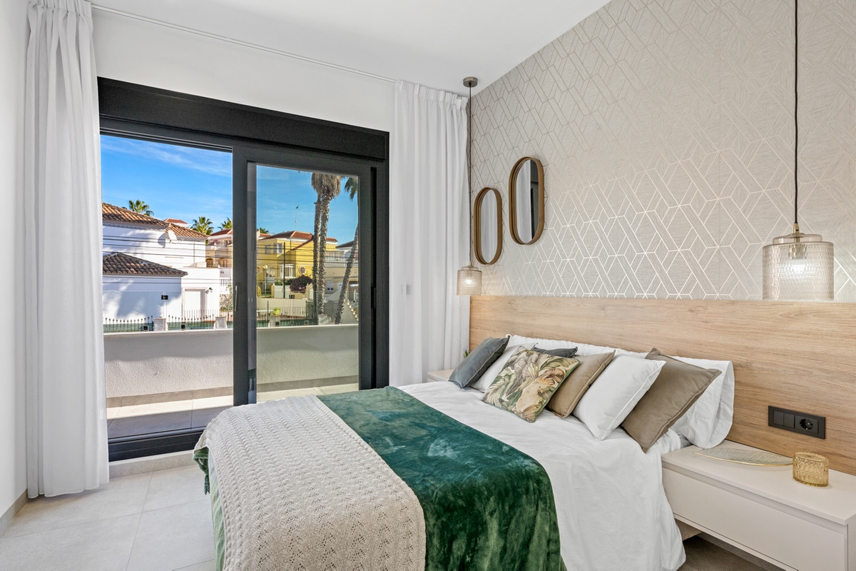 For sale - 3 Bedroom 3 Bathroom House - Detached Villa in Orihuela - Blue Lagoon  - Alicante