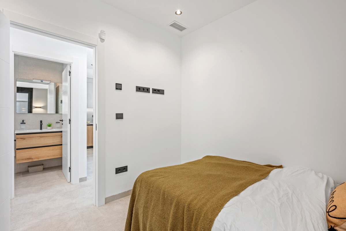 For sale - 3 Bedroom 3 Bathroom House - Detached Villa in Orihuela - Blue Lagoon  - Alicante
