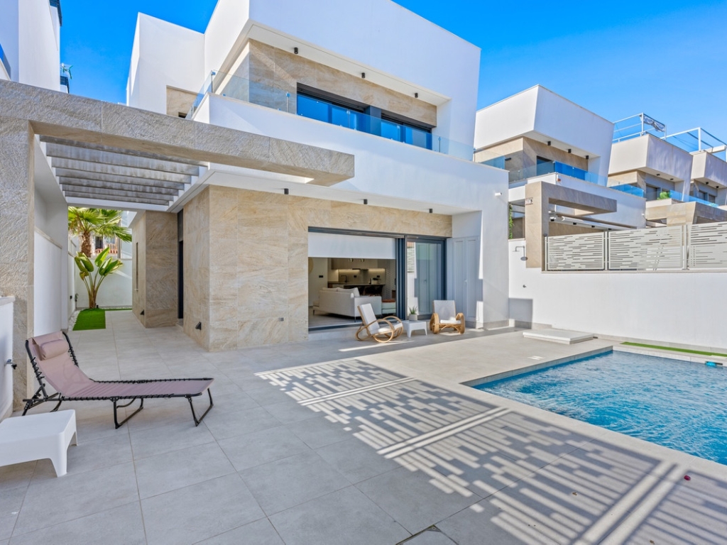 3 Bedroom 3 Bathroom House - Detached Villa in Orihuela