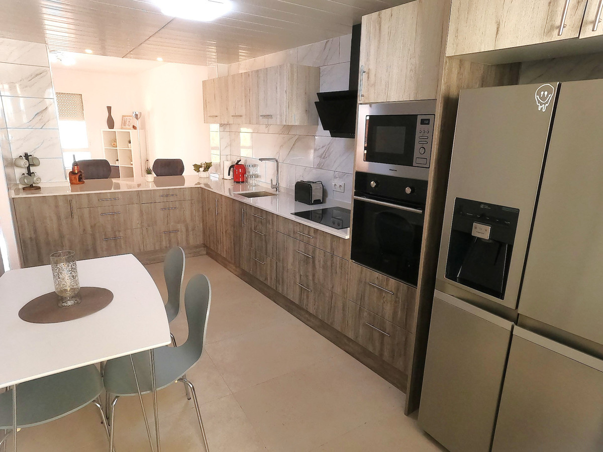 For sale - 2 Bedroom 1 Bathroom Apartment - Top Floor Apartment in Algorfa - Algorfa Centro  - Alicante