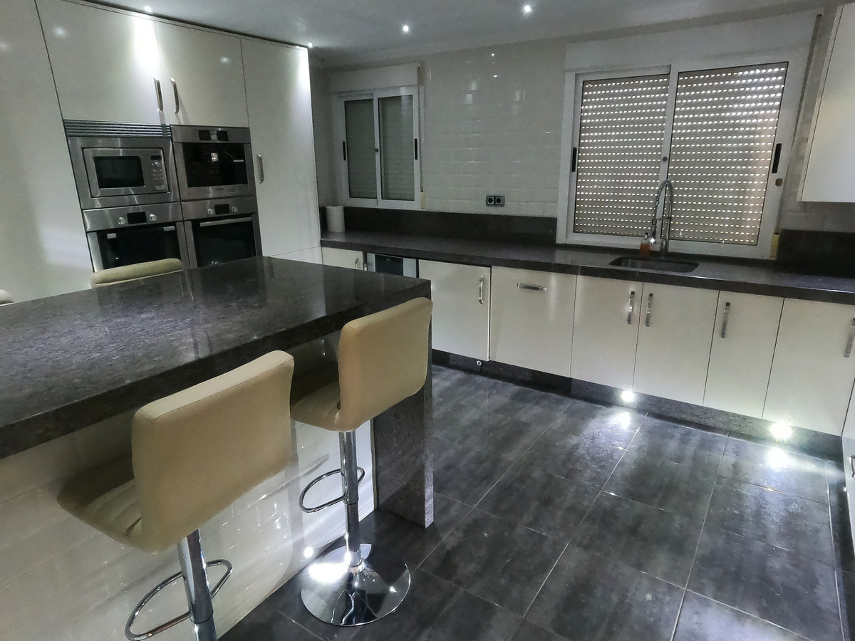 For sale - 5 Bedroom 4 Bathroom House - Detached Villa in Algorfa - Algorfa Centro  - Alicante