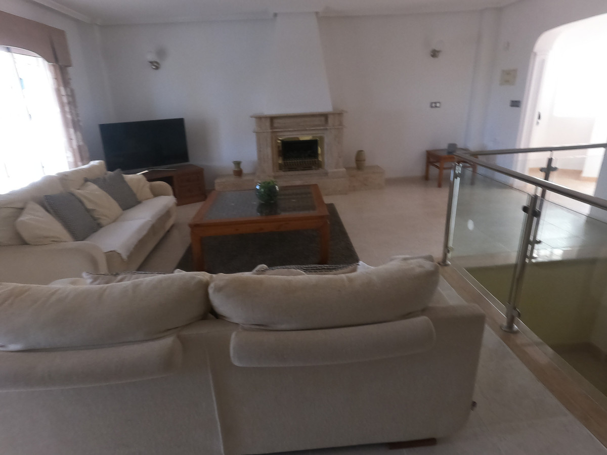 For sale - 5 Bedroom 4 Bathroom House - Detached Villa in Algorfa - Algorfa Centro  - Alicante