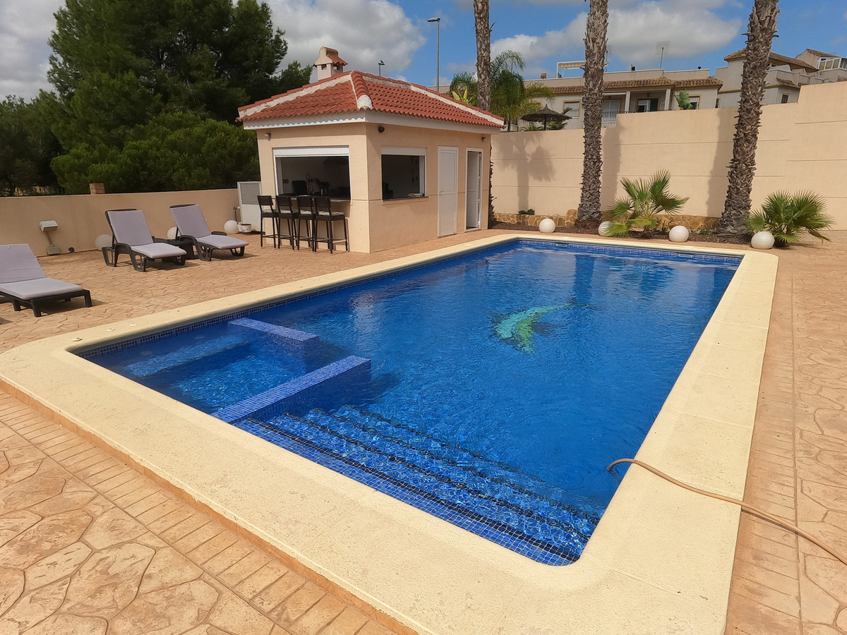 For sale - 5 Bedroom 4 Bathroom House - Detached Villa in Algorfa - Algorfa Centro  - Alicante