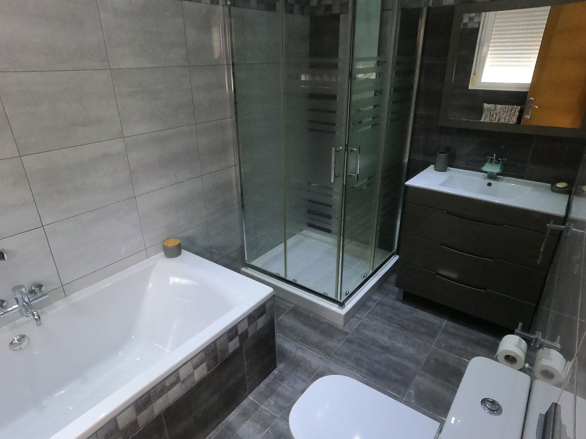 For sale - 5 Bedroom 4 Bathroom House - Detached Villa in Algorfa - Algorfa Centro  - Alicante