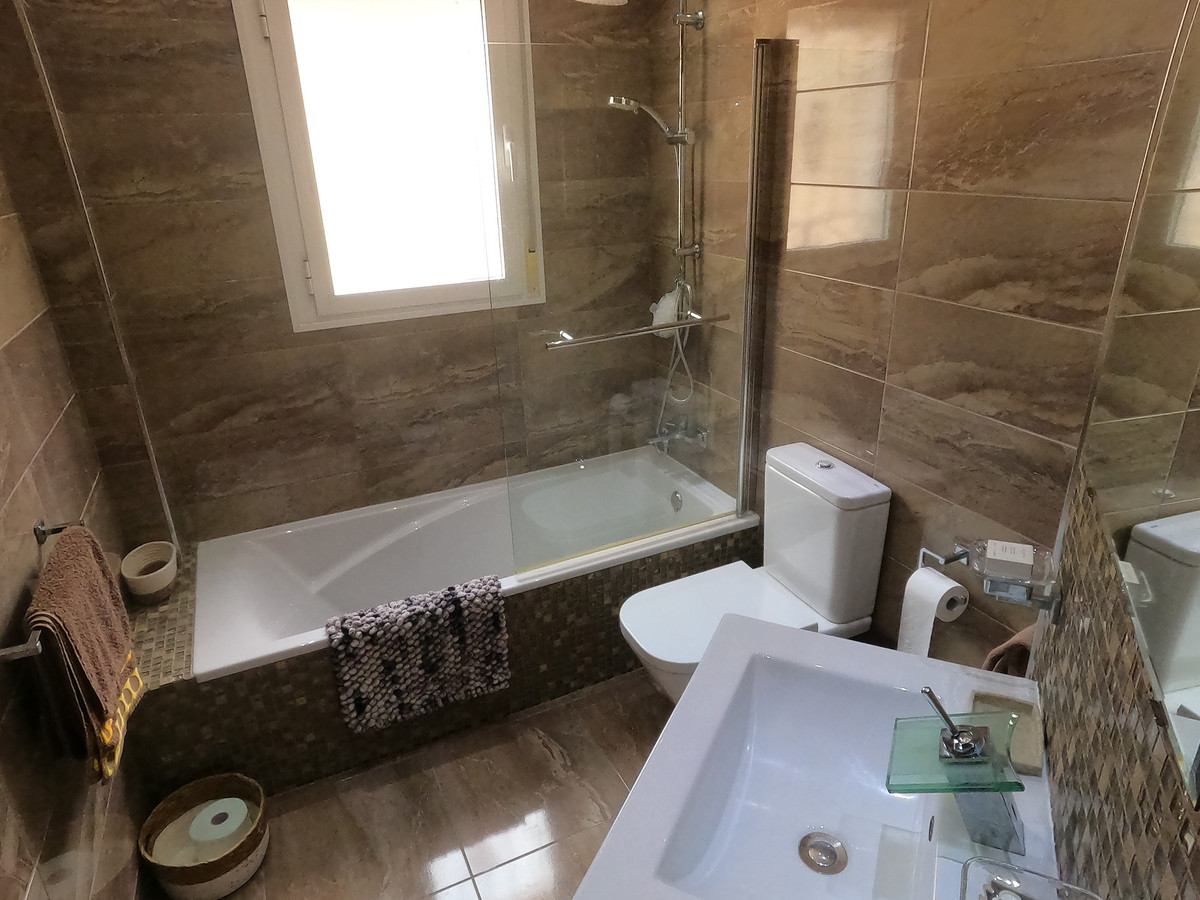 For sale - 5 Bedroom 4 Bathroom House - Detached Villa in Algorfa - Algorfa Centro  - Alicante