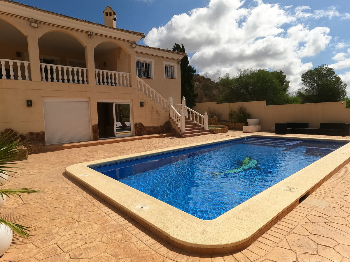 For sale - 5 Bedroom 4 Bathroom House - Detached Villa in Algorfa - Algorfa Centro  - Alicante