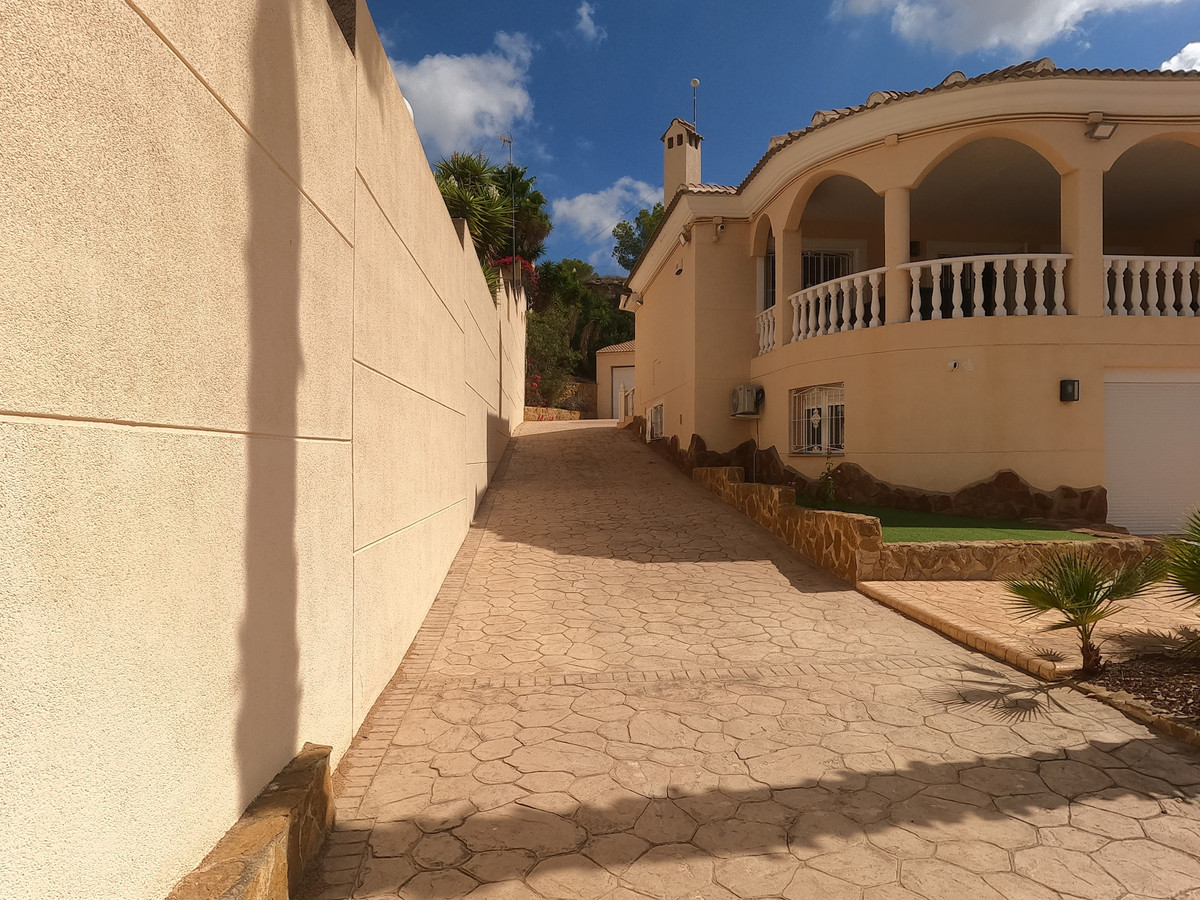 For sale - 5 Bedroom 4 Bathroom House - Detached Villa in Algorfa - Algorfa Centro  - Alicante