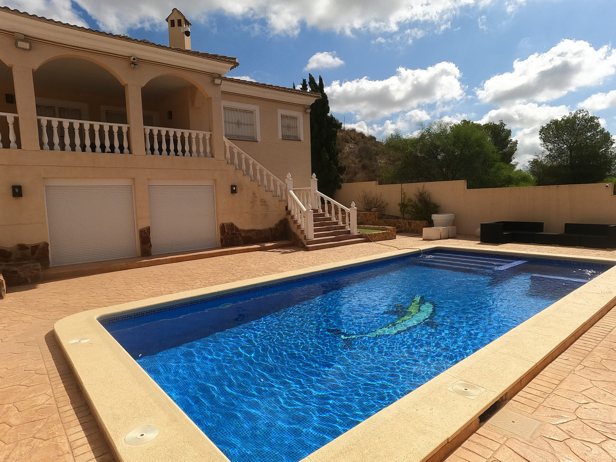 For sale - 5 Bedroom 4 Bathroom House - Detached Villa in Algorfa - Algorfa Centro  - Alicante