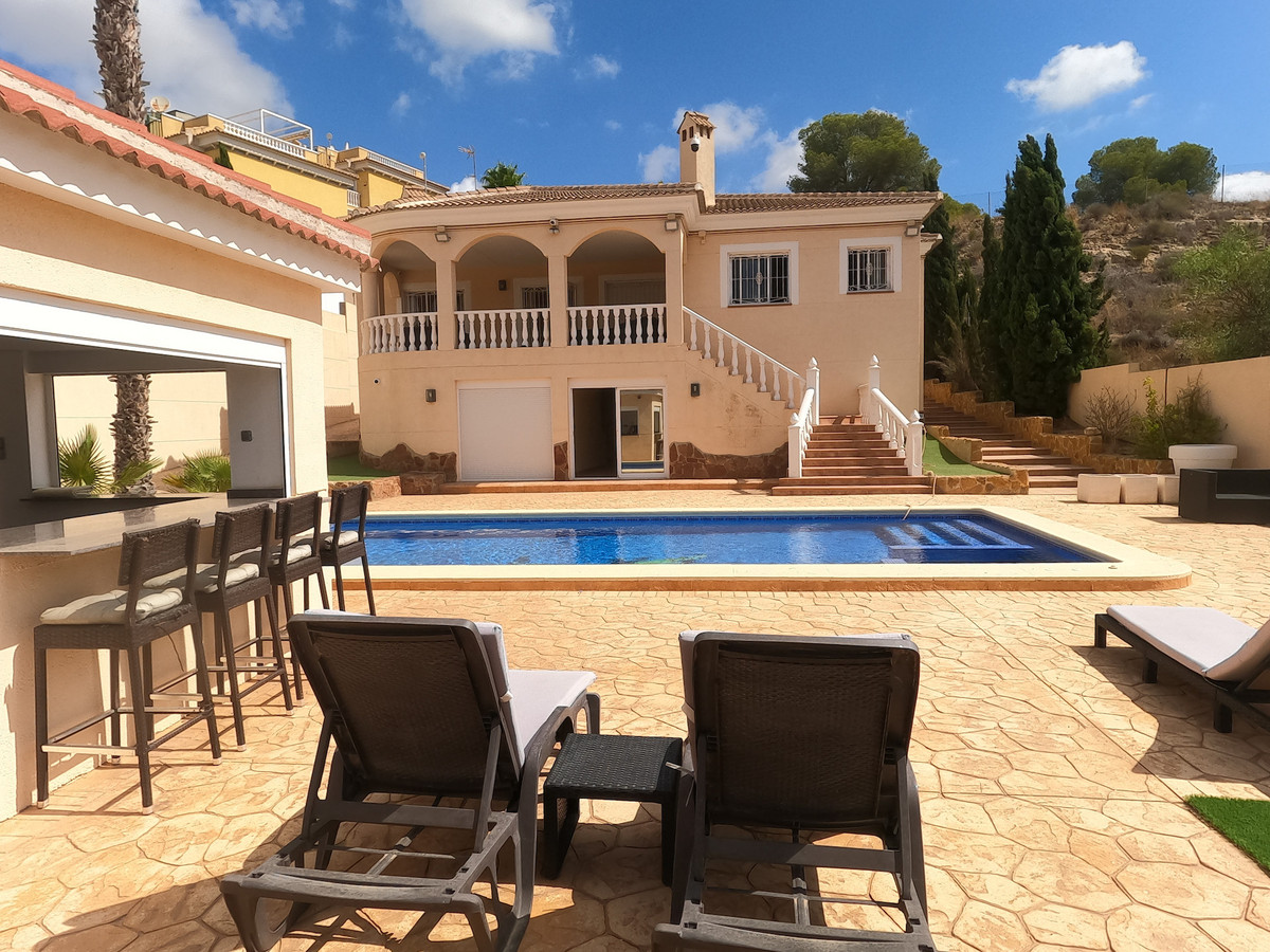 For sale - 5 Bedroom 4 Bathroom House - Detached Villa in Algorfa - Algorfa Centro  - Alicante