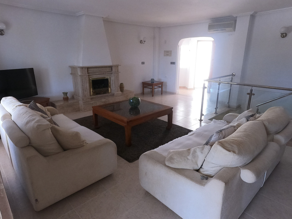 For sale - 5 Bedroom 4 Bathroom House - Detached Villa in Algorfa - Algorfa Centro  - Alicante
