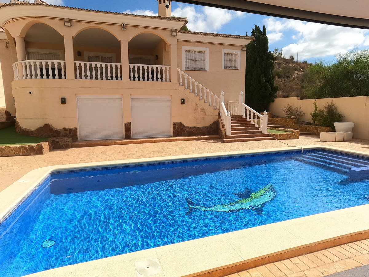 For sale - 5 Bedroom 4 Bathroom House - Detached Villa in Algorfa - Algorfa Centro  - Alicante