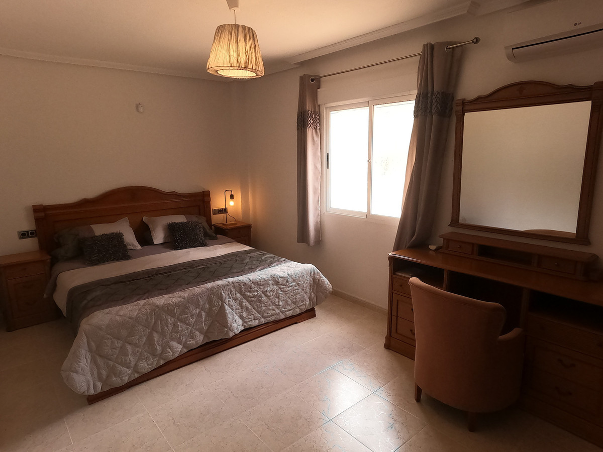 For sale - 5 Bedroom 4 Bathroom House - Detached Villa in Algorfa - Algorfa Centro  - Alicante