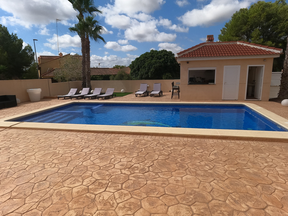 For sale - 5 Bedroom 4 Bathroom House - Detached Villa in Algorfa - Algorfa Centro  - Alicante