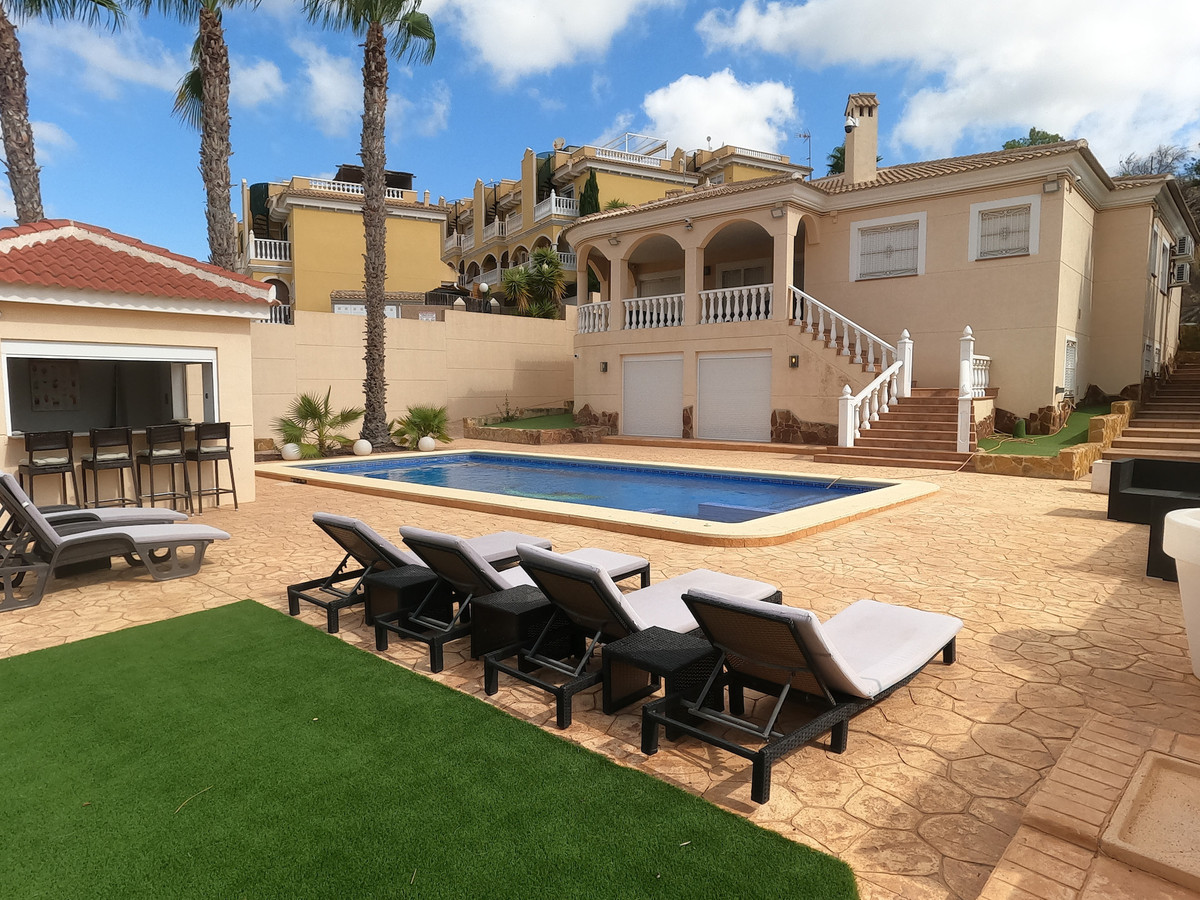 For sale - 5 Bedroom 4 Bathroom House - Detached Villa in Algorfa - Algorfa Centro  - Alicante