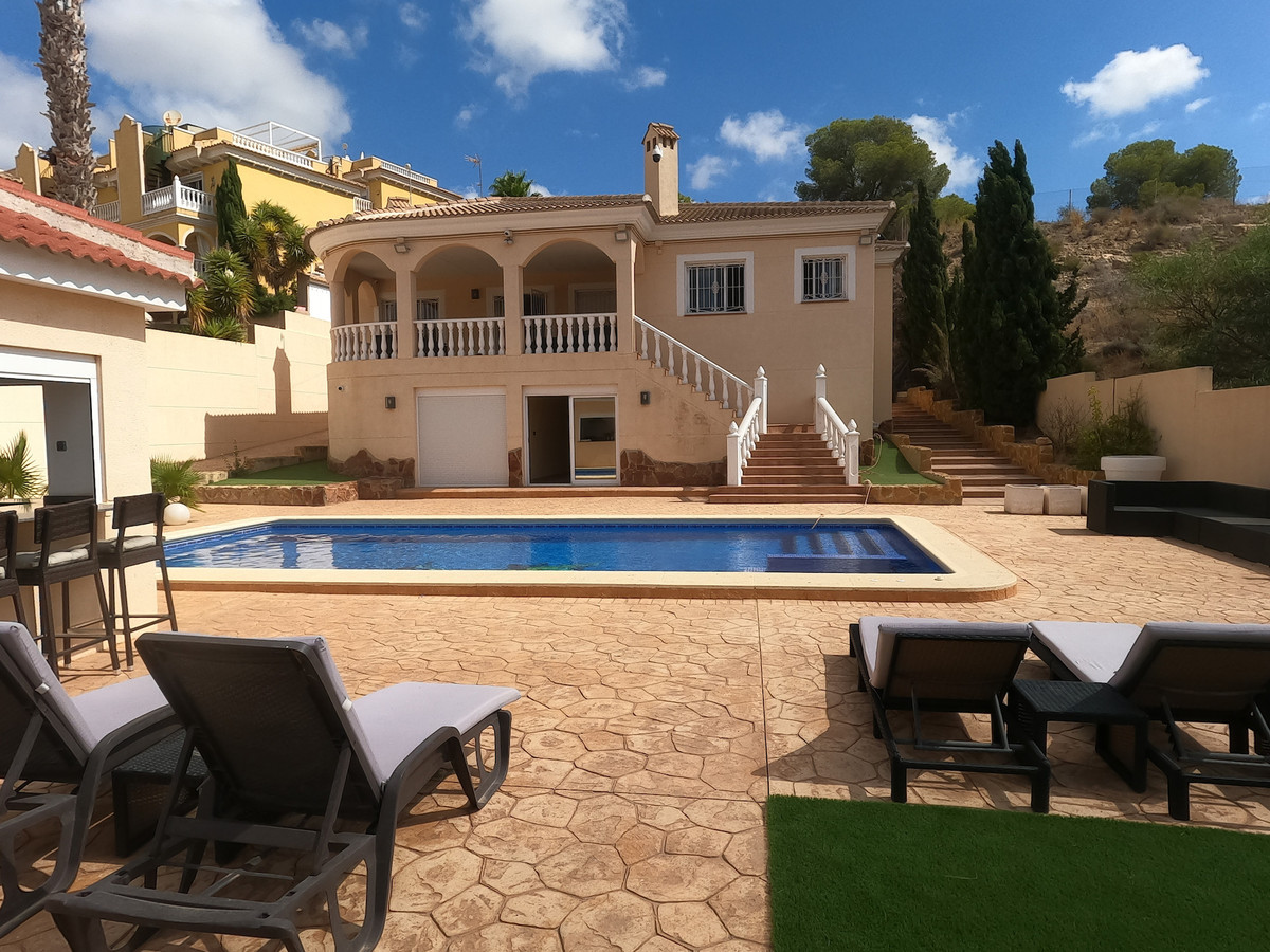 For sale - 5 Bedroom 4 Bathroom House - Detached Villa in Algorfa - Algorfa Centro  - Alicante