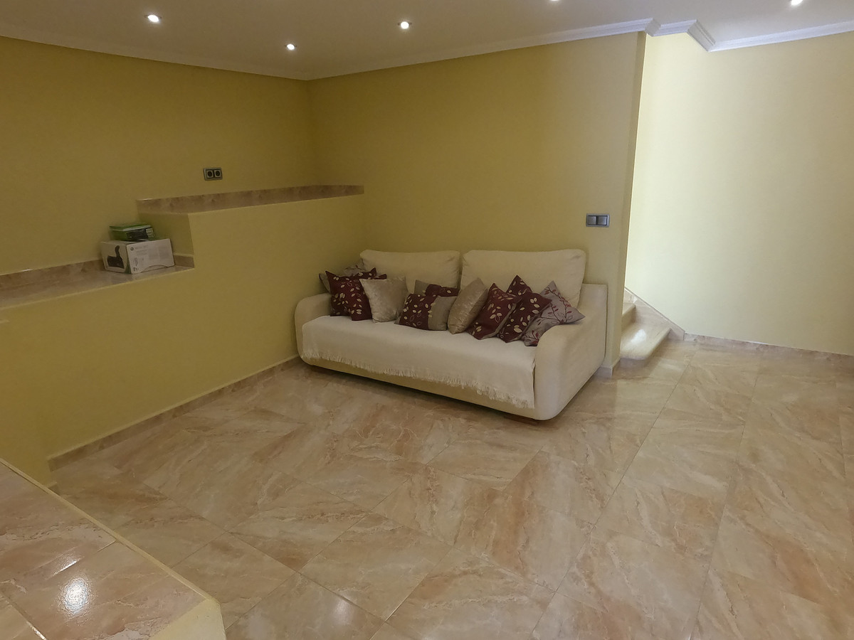 For sale - 5 Bedroom 4 Bathroom House - Detached Villa in Algorfa - Algorfa Centro  - Alicante