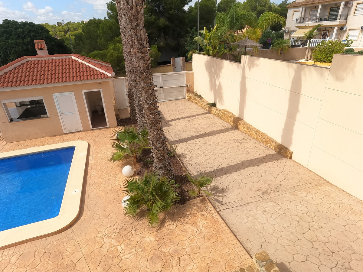 For sale - 5 Bedroom 4 Bathroom House - Detached Villa in Algorfa - Algorfa Centro  - Alicante