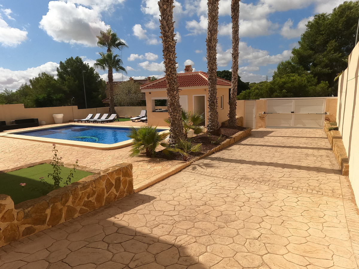 For sale - 5 Bedroom 4 Bathroom House - Detached Villa in Algorfa - Algorfa Centro  - Alicante