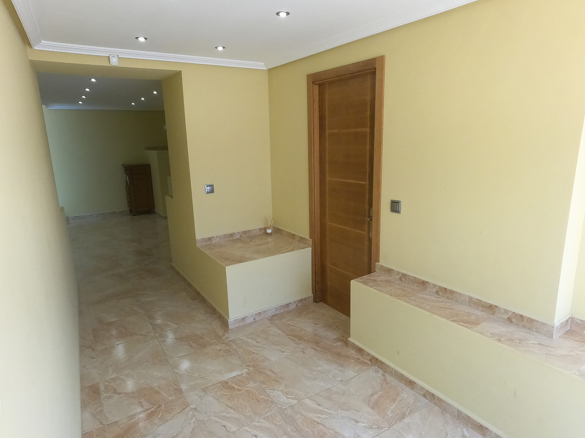 For sale - 5 Bedroom 4 Bathroom House - Detached Villa in Algorfa - Algorfa Centro  - Alicante