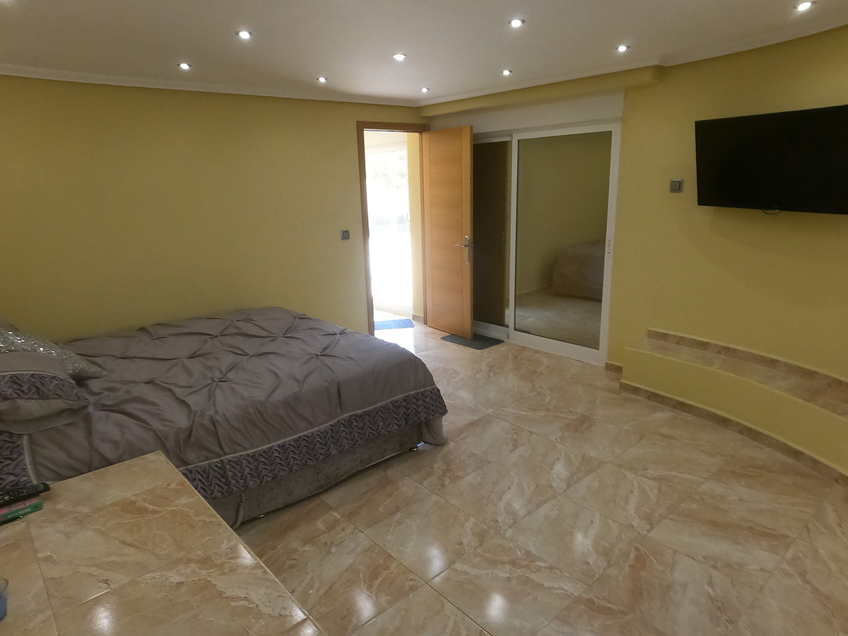 For sale - 5 Bedroom 4 Bathroom House - Detached Villa in Algorfa - Algorfa Centro  - Alicante