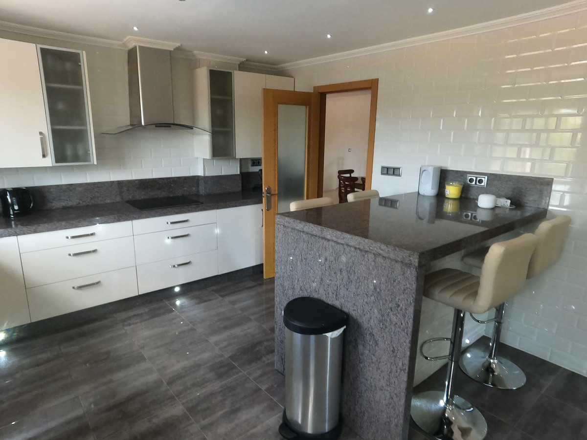 For sale - 5 Bedroom 4 Bathroom House - Detached Villa in Algorfa - Algorfa Centro  - Alicante