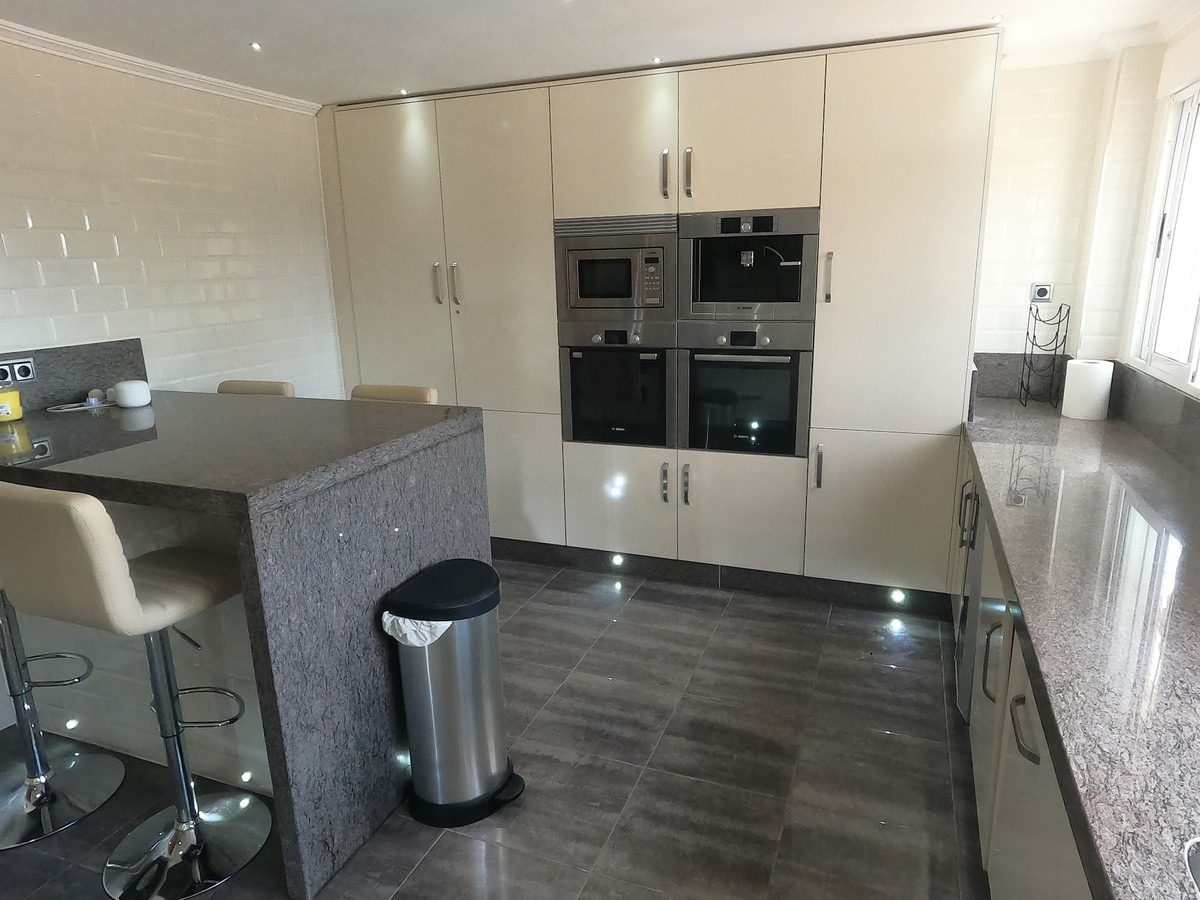 For sale - 5 Bedroom 4 Bathroom House - Detached Villa in Algorfa - Algorfa Centro  - Alicante